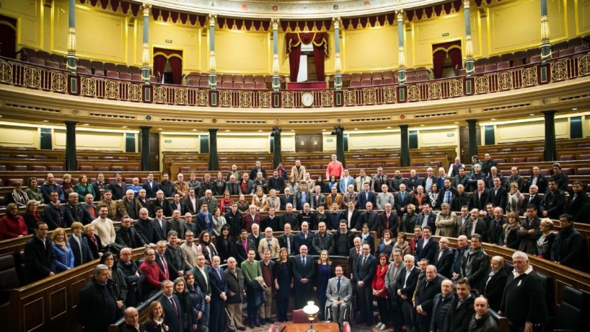 160 alcaldes, concejales y portavoces del Grupo Popular visitan las Cortes Generale.-ICAL