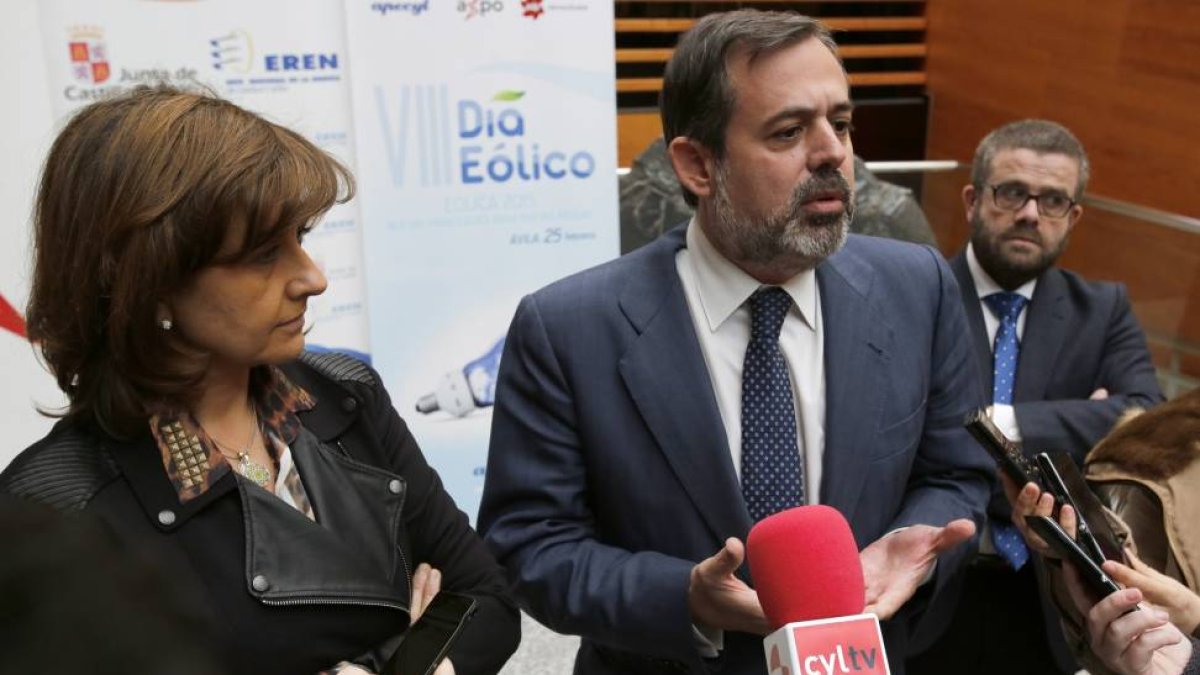 La viceconsejera de Economía, Begoña Hernández, y del secretario de Estado de la Energía, Federico Ramos-Ical