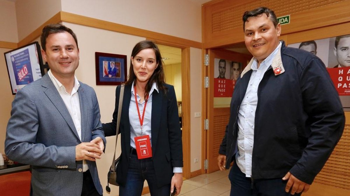 El PSOE de León analiza los resultados de las Elecciones. En la imagen, los candidatos Javier Alfonso Cendón y Andrea Fernández-ICAL