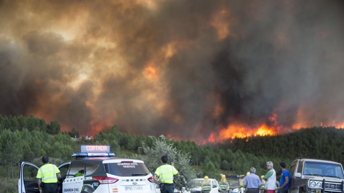 Incendio en San Martín del Pedroso.-ICAL
