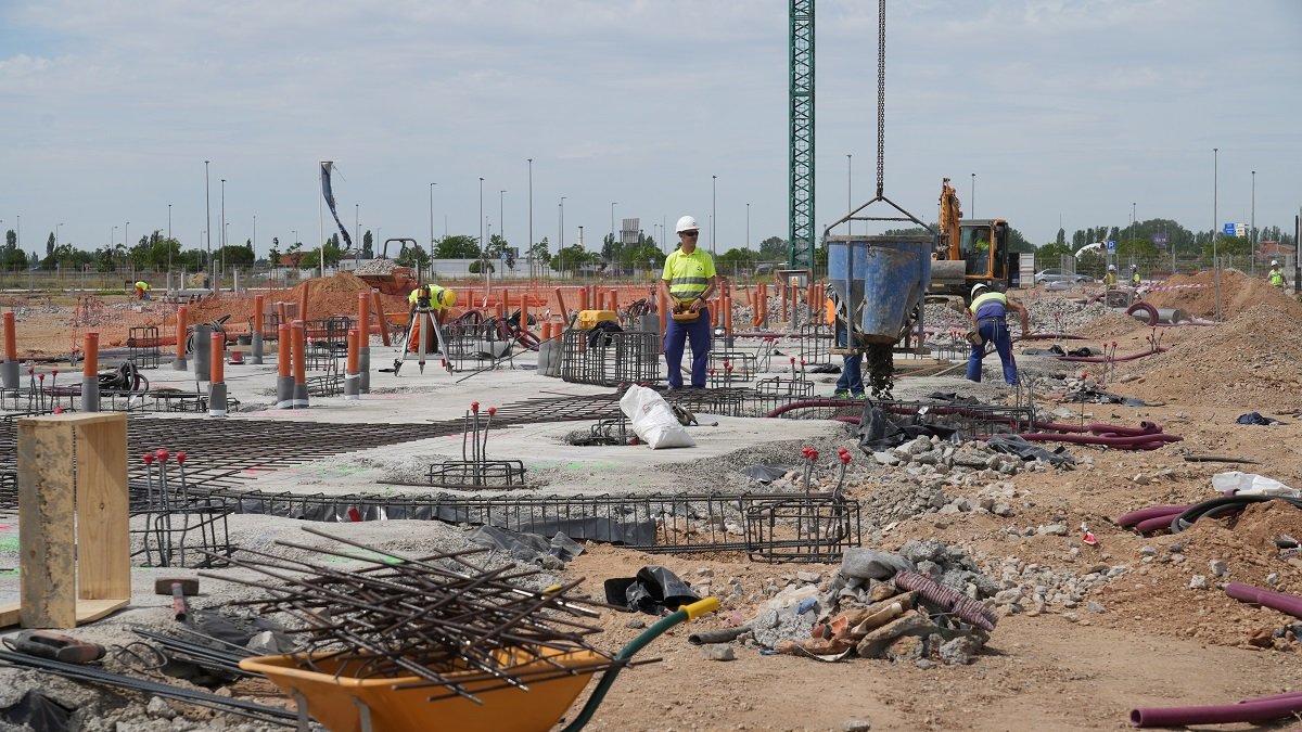 Obras en la calle Padre Chaminade en la segunda fase del barrio El Peral.- J.M. LOSTAU