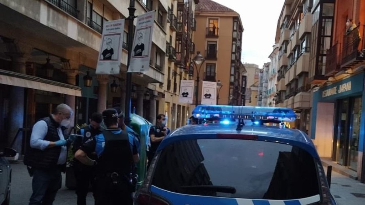 La Policía interpone seis denuncias a tres parejas de adultos que se habían reunido en un domicilio con niños para celebrar una fiesta. - POLICÍA LOCAL DE VALLADOLID