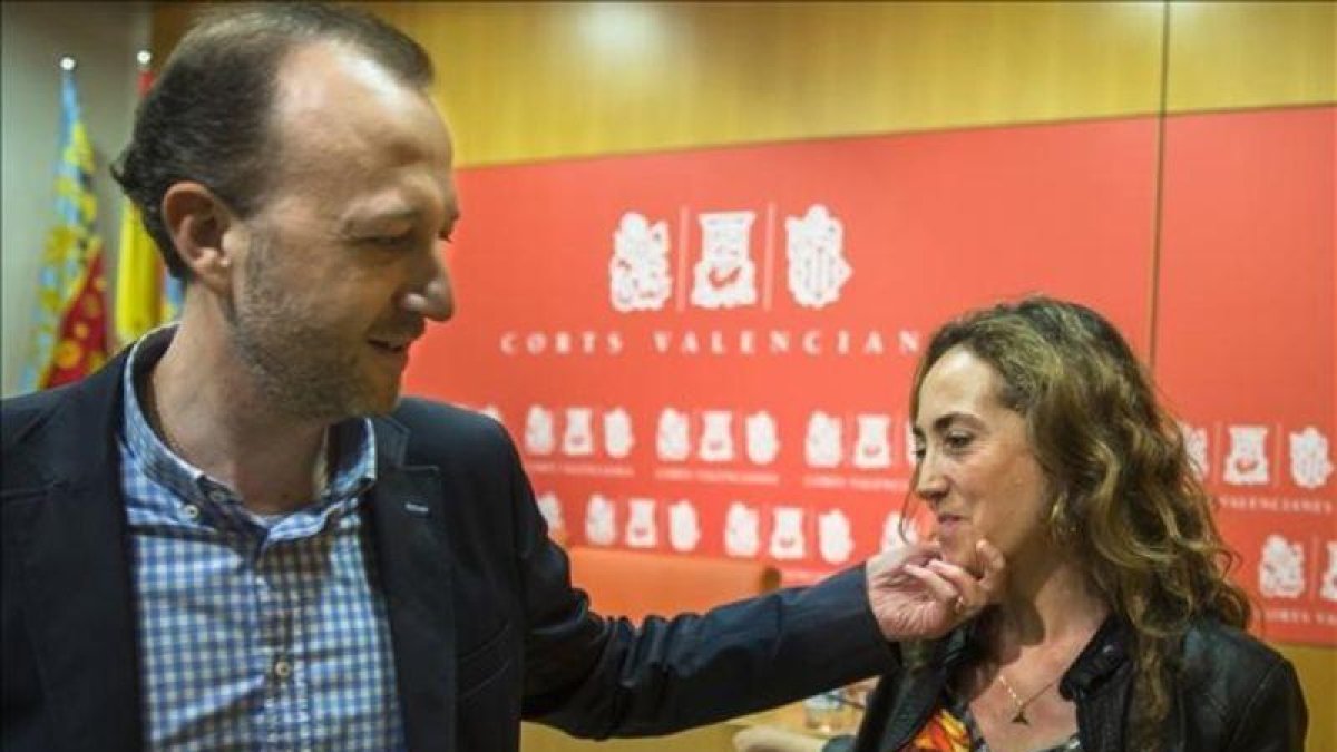 Carolina Punset y su pareja, Alexis Marí, el pasado febrero en las Cortes Valencianas.-MIGUEL LORENZO
