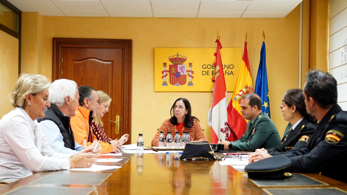 La subdelegada del Gobierno en Valladolid, Alicia Villar, preside la reunión preparatoria del dispositivo especial con motivo de la concentración motera invernal Pingüinos 2024. ICAL