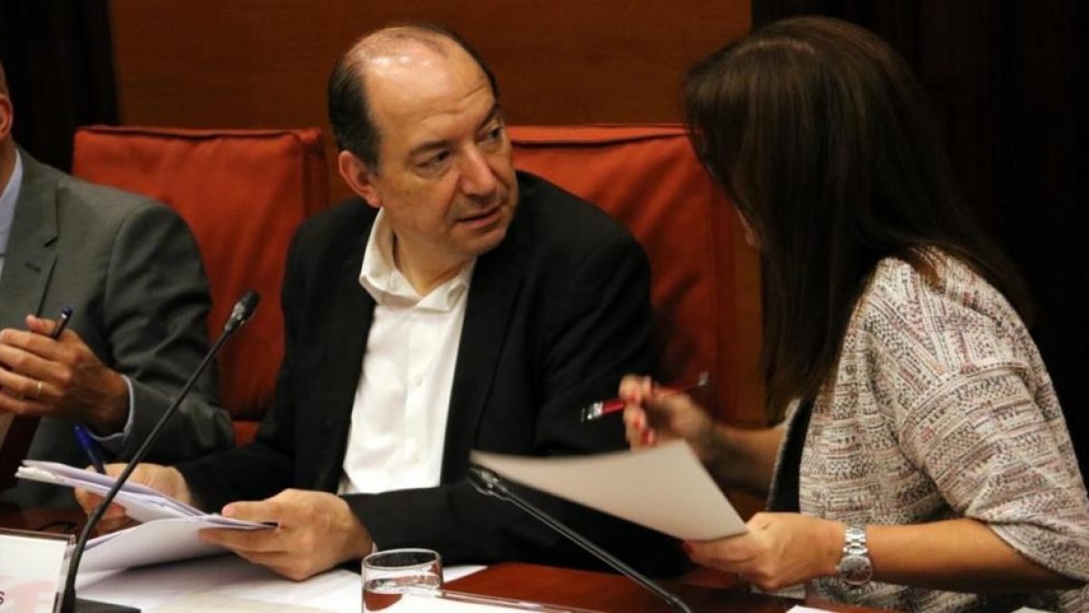 El director de TVC, Vicent Sanchis, en la comisión de control en el Parlament.-PERE FRANCESCH