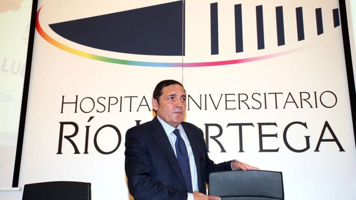 El consejero de Sanidad, Antonio María Sáez, inaugura las III Jornadas de Trabajo Social Sanitario de Castilla y León-Ical