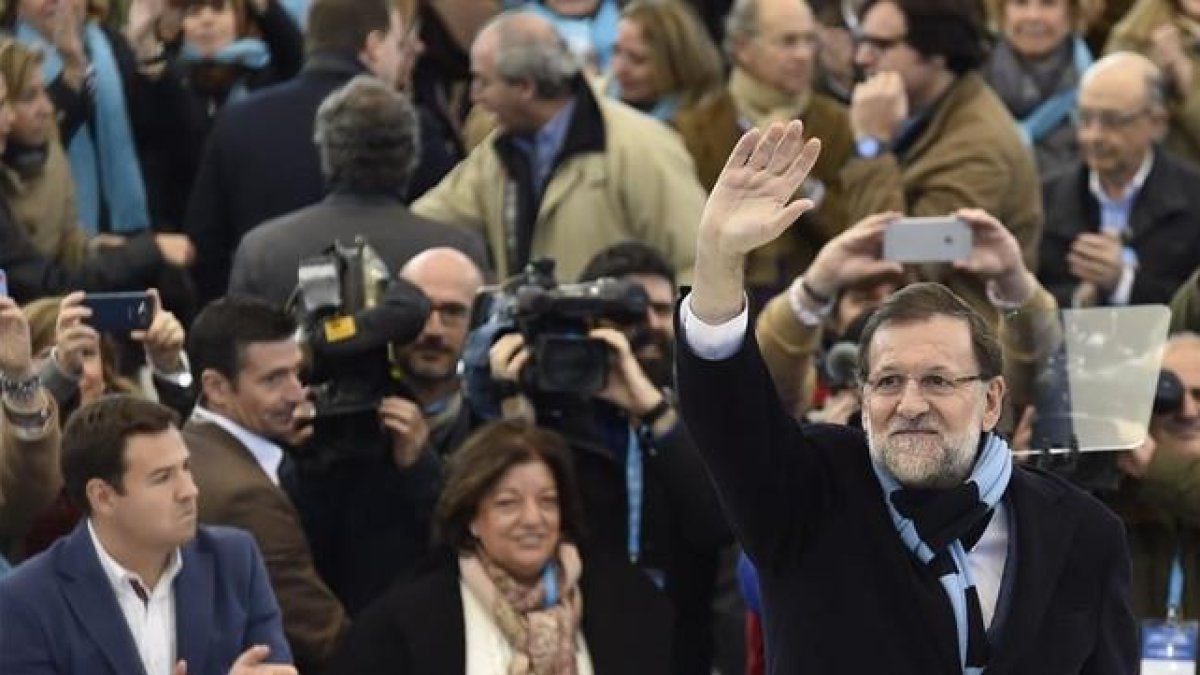 El presidente del Gobierno y candidato a la reelección, Mariano Rajoy, este domingo en un mitin en Las Rozas (Madrid).-AFP PHOTO / GERARD JULIEN