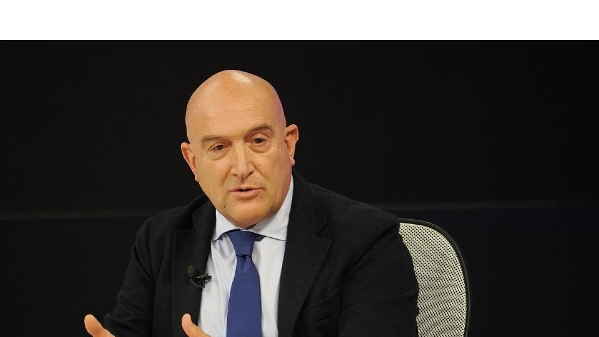 Jesús Julio Carnero, en un momento de su intervención en la tertulia La Quinta Esquina.-PHOTOGENIC