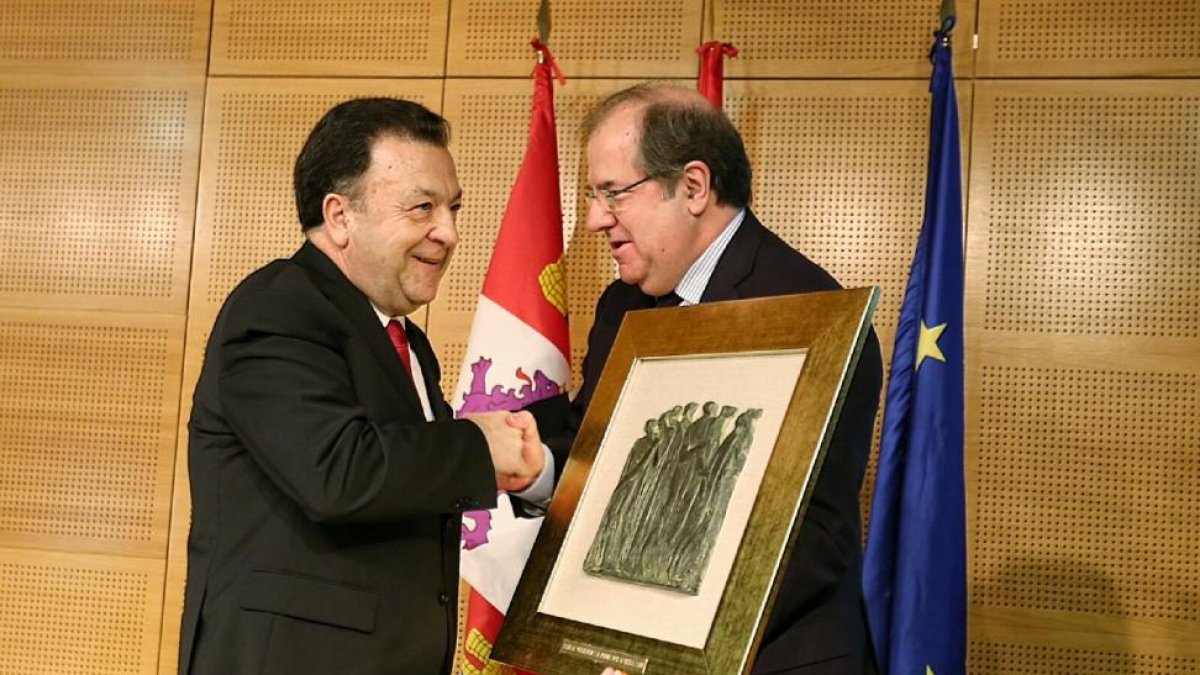 El presidente de la Junta de Castilla y León, Juan Vicente Herrera, entrega los IX 'Premios al Cooperativismo y a la Economía Social-ICAL