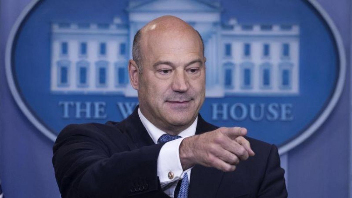 Gary Cohn responde preguntas de los periodistas durante la rueda de prensa en la Casa Blanca en Washington, el 28 de septiembre de 2017.-EFE / SHAWN THEW