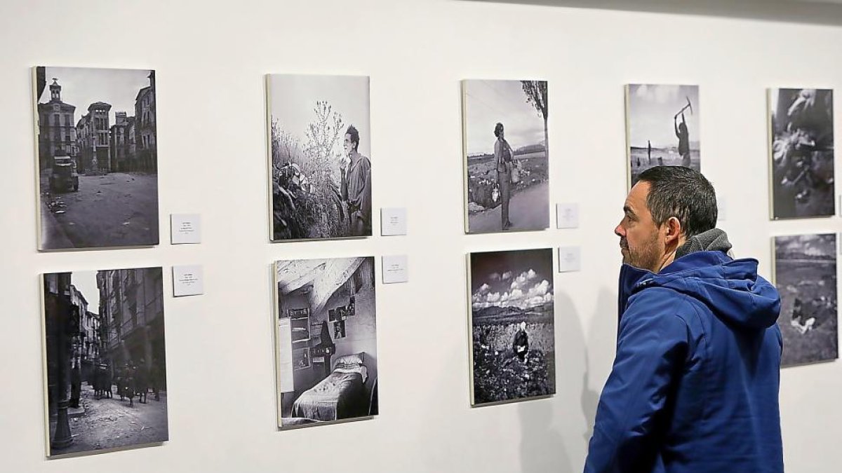 Una imagen de la exposición en la Casa Revilla.-J. M. LOSTAU