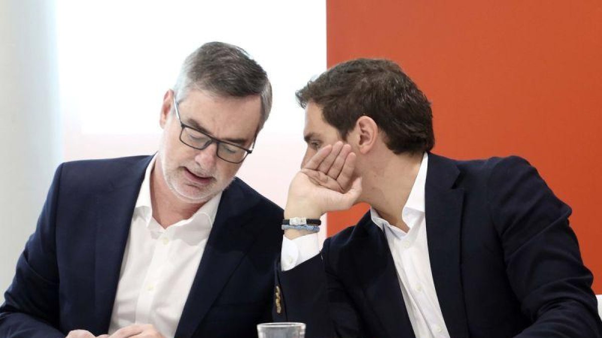 Albert Rivera y José Manuel Villegas en la reunión del Comité Ejecutivo de Ciudadanos.-DAVID CASTRO