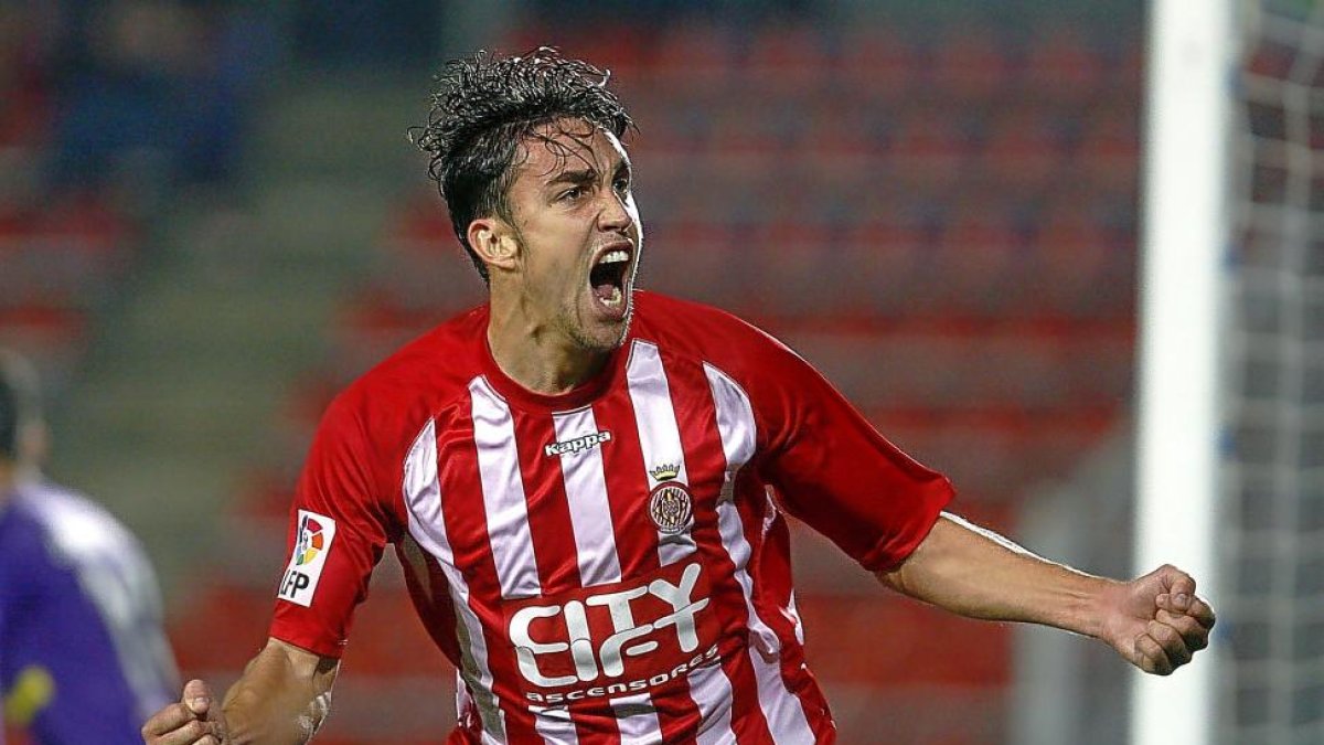Jaime Mata celebra con rabia un gol anotado esta temporada.-ANIOL RESCLOSA / DIARI DE GIRONA