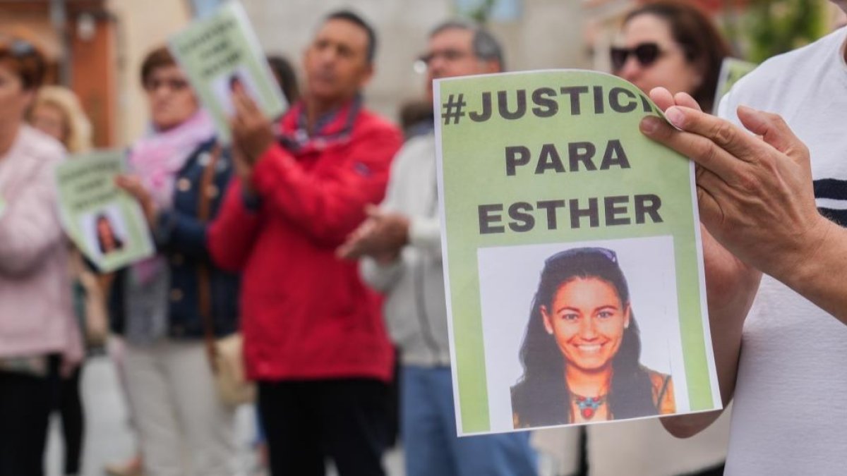 Concentración en recuerdo de Esther López, en una imagen de archivo.-J. M. LOSTAU