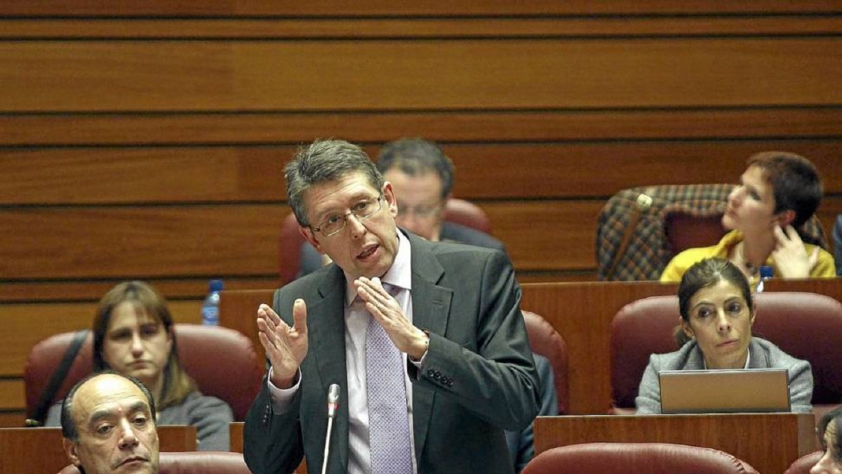 El portavoz socialista de Familia en las Cortes, Jorge Félix Alonso-Ical