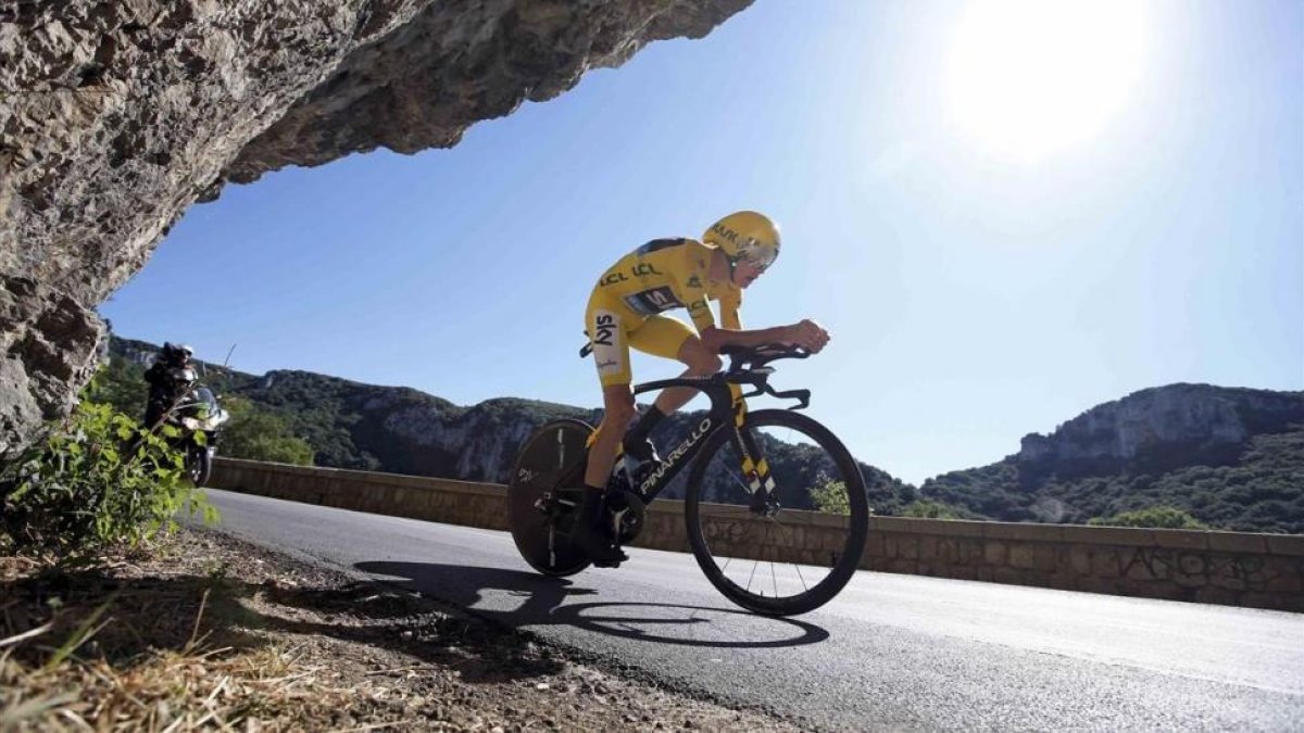Chris Froome en la lucha contra el crono-JACQUES CLAWEY