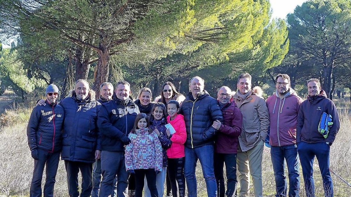 Padres e hijos participantes en la jornada escolar de orientación.-E.M.