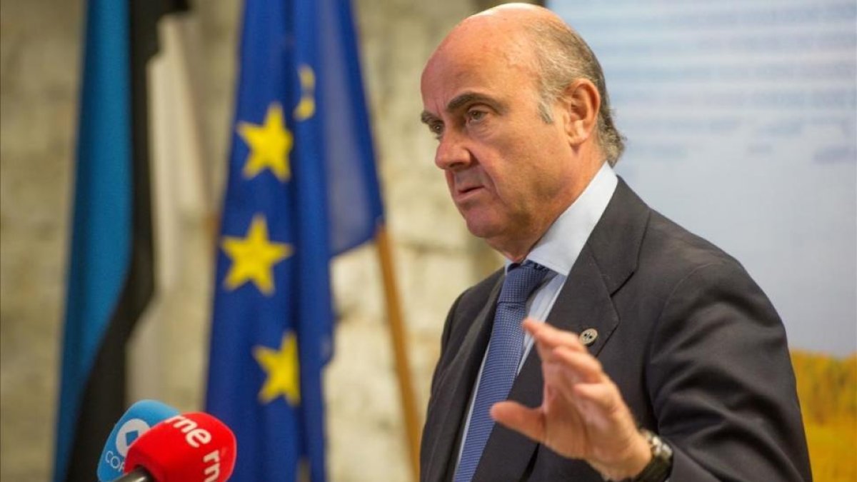 Luis de Guindos, en la reunión de ministros de Economía en Tallin-AFP PHOTO / RAIGO PAJULA