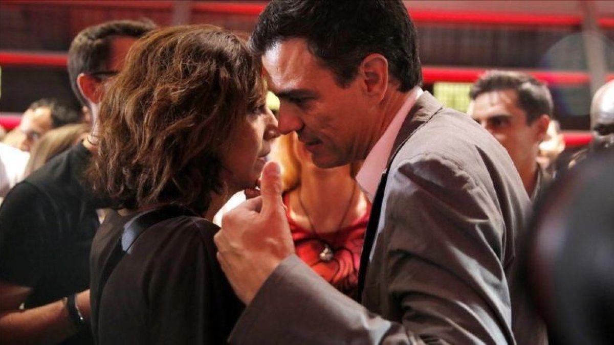 Irene Lozano y Pedro Sánchez, durante un acto del PSOE el pasado noviembre.-JOSÉ LUIS ROCA