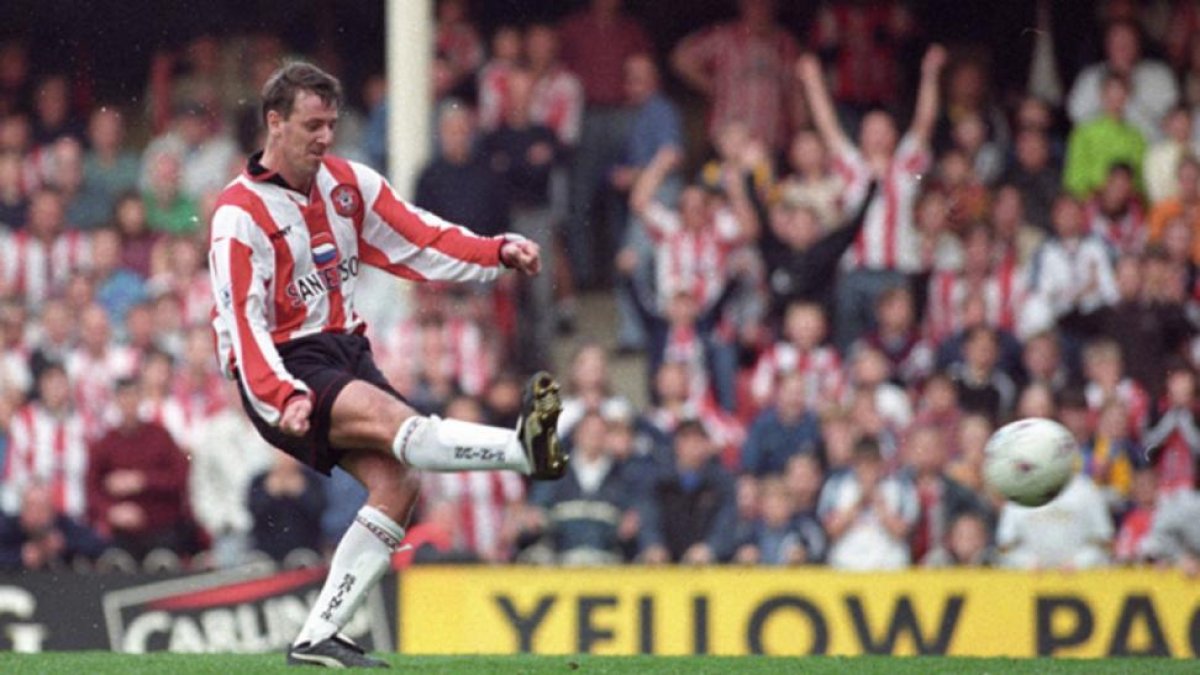Le Tissier también ha salido a la luz declarando que su exentrenador abusó de él.-ROBIN JONES