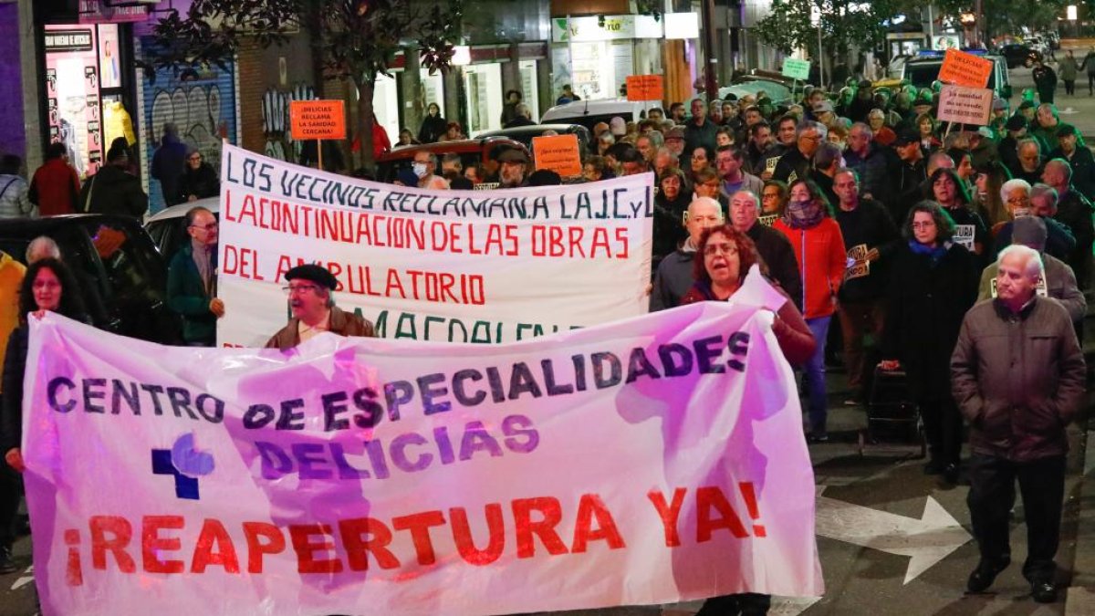Manifestación por la reapertura del Centro de Especialidades de las Delicias. J.M. LOSTAU