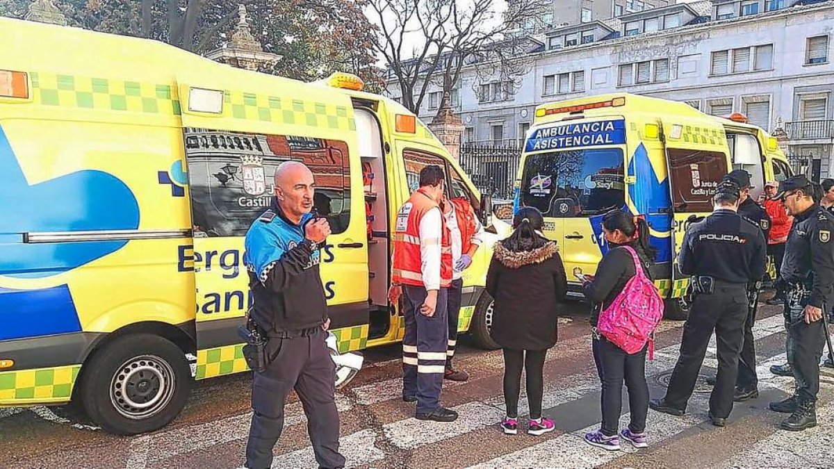 La acción de rociar el spray provocó intoxicaciones leves en 18 alumnos y una profesora, el desalojo del instituto y la llegada de varias ambulancias. -ICAL