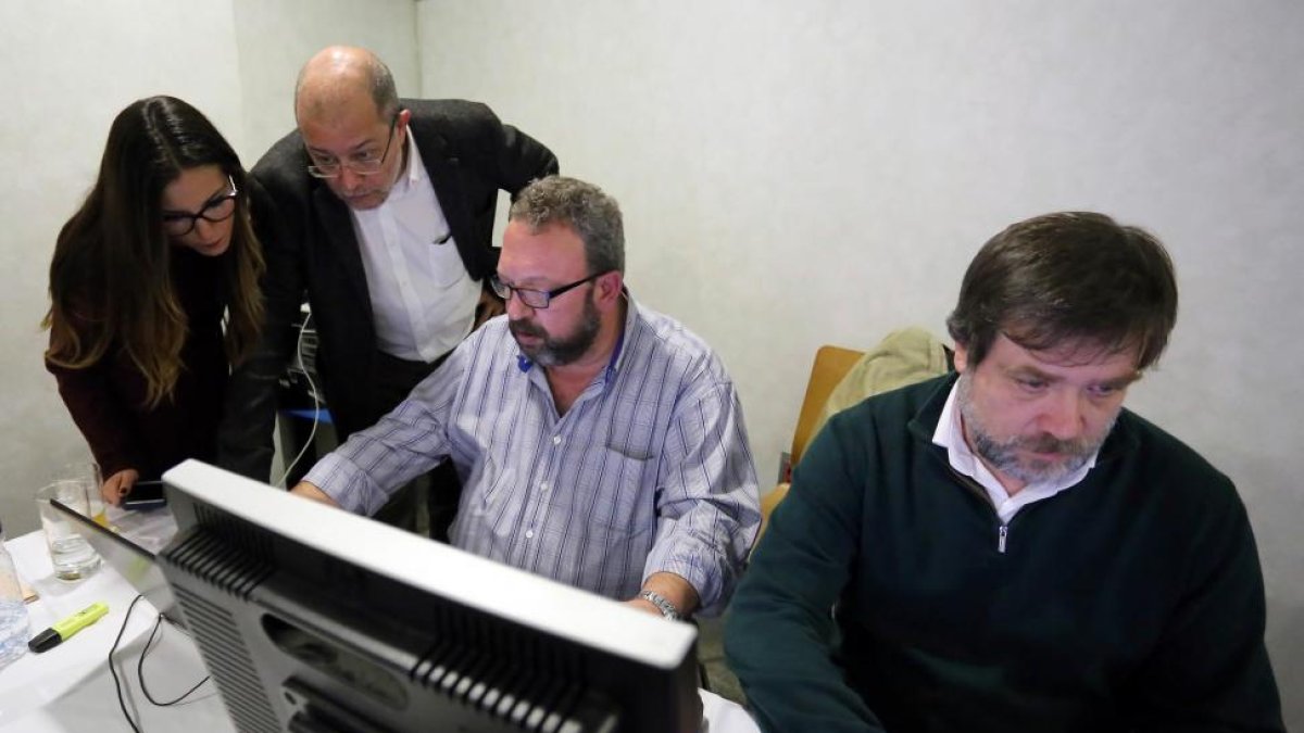 El cabeza de lista al Congreso por Ciudadanos de Valladolid, Francisco Igea (2I), valora los resultados de las elecciones generales.-ICAL