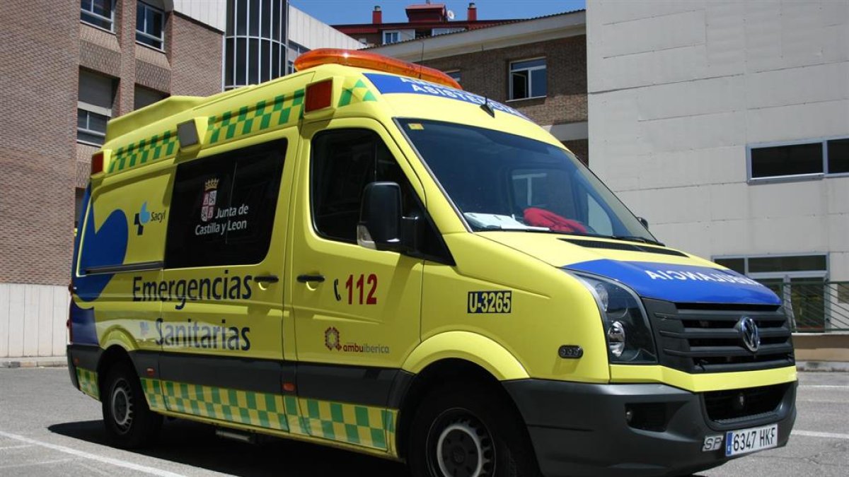 Foto de archivo de ambulancia del Sacyl. - E.M.