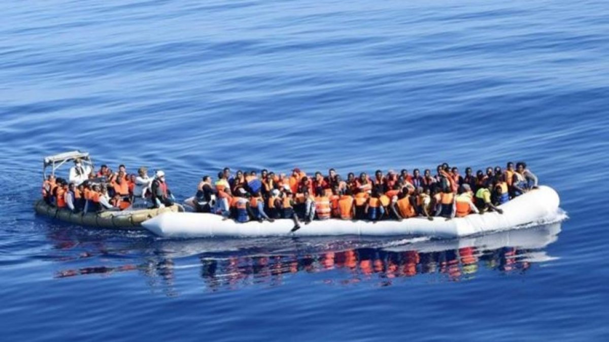 Rescate de la marina italiana en aguas del Mediterráneo el viernes 29 de julio.-EFE / MARINA MILITARE