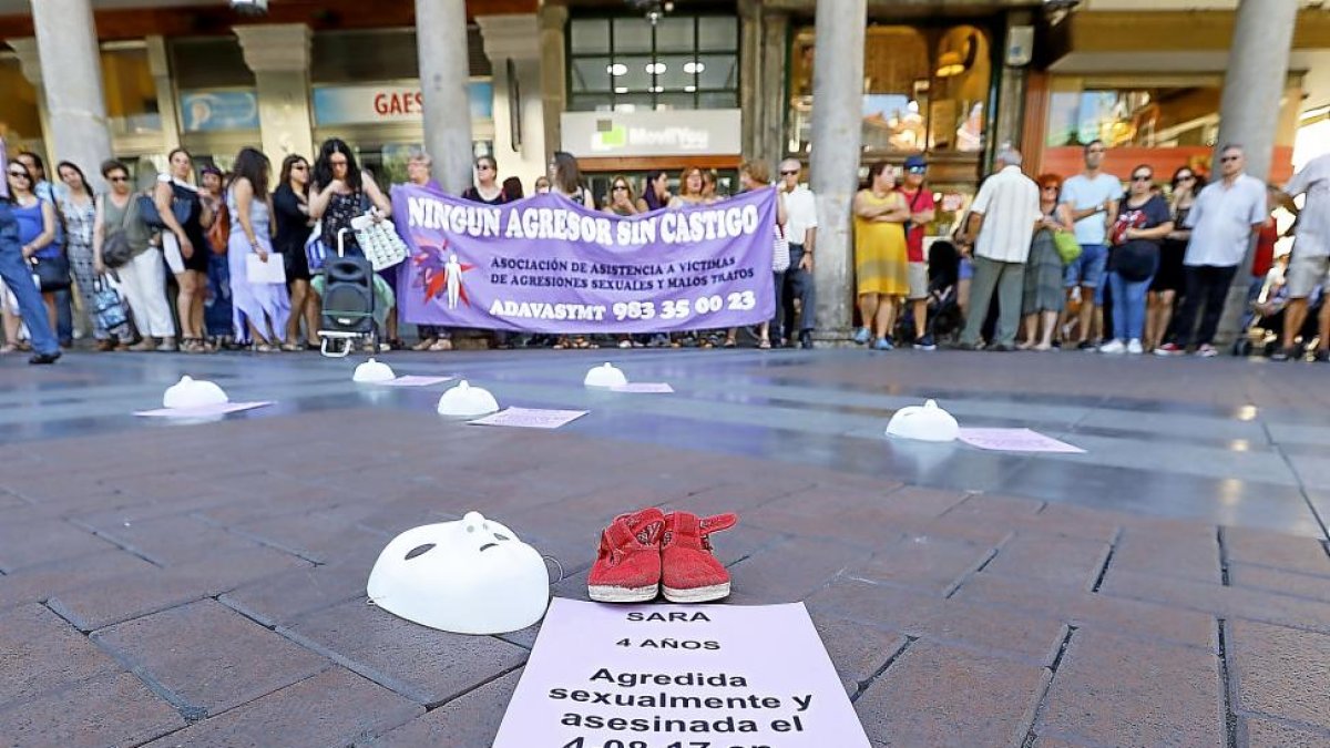 Imagen de la concentración en Valladolid pocos días después del asesinato de la niña.-J.M. LOSTAU