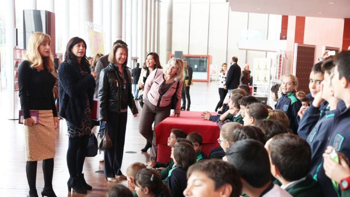 (I a D) directora general de Políticas Culturales y Comisionado para la Lengua Española de la Junta, Mar Sancho; la concejala de Cultura, Ana Redondo; la directora general de Innovación y Equidad Educativa y León, María del Pilar González y la directora d-Ical