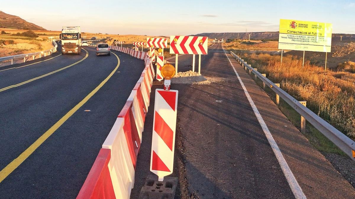 El desvío saca el tráfico de la N-627 en las cercanías del Báscones de Valdivia, donde la circulación es constante entre Aguilar y Burgos, especialmente de camiones.-ISRAEL MURILLO