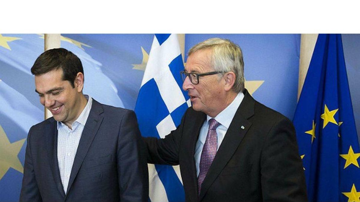 Tsipras y Jean-Claude Juncker.-Foto: AFP / JULIEN WARNARD