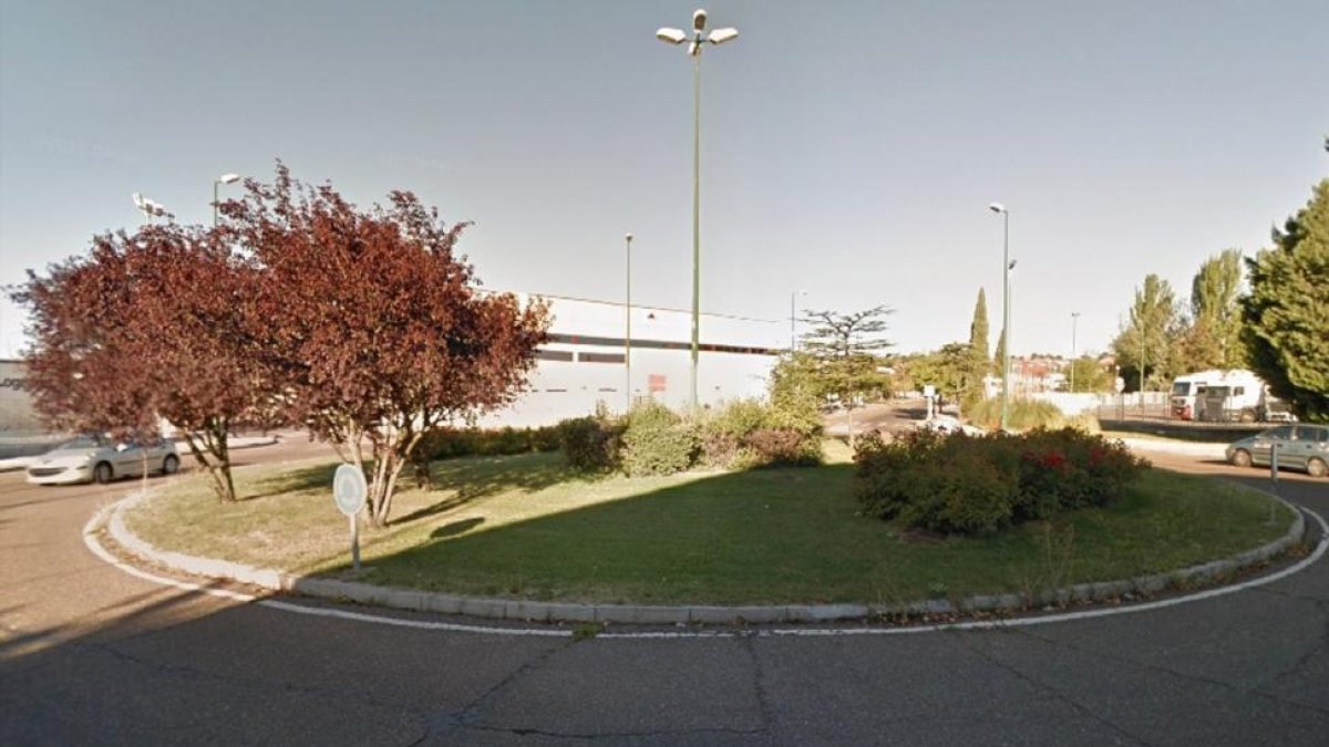 Rotonda ubicada en la Avenida del Euro (Valladolid).-EL MUNDO