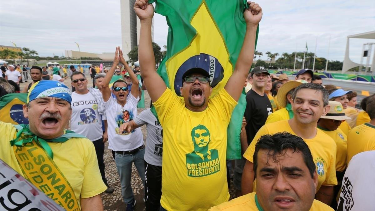 Seguidores de Bolsonaro se preparan para la toma de posesión de Bolsonaro en Brasilia.-REUTERS