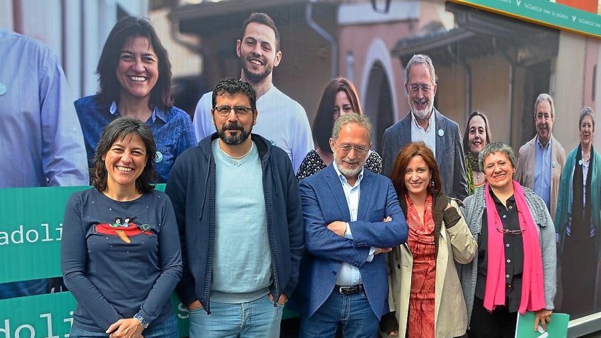 Manuel Saravia en el centro con el equipo de VTLP.-EUROPA PRESS