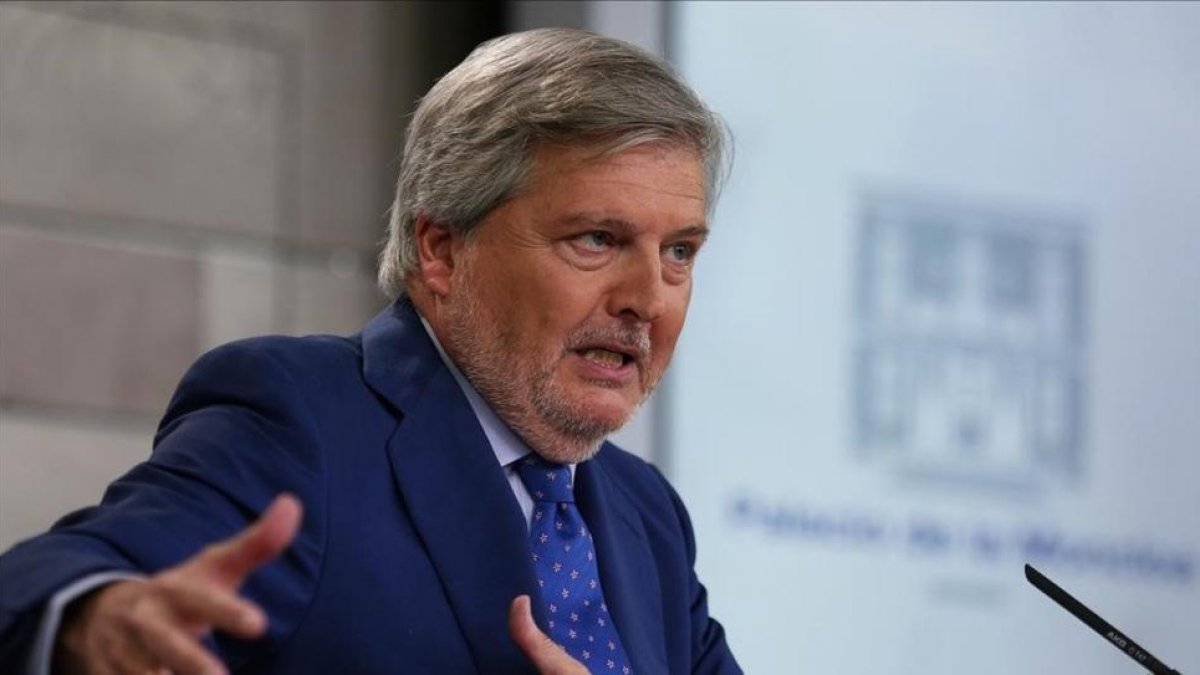 El portavoz del Gobierno, Íñigo Méndez de Vigo, este viernes en la rueda de prensa posterior al Consejo de Ministros.-DAVID CASTRO