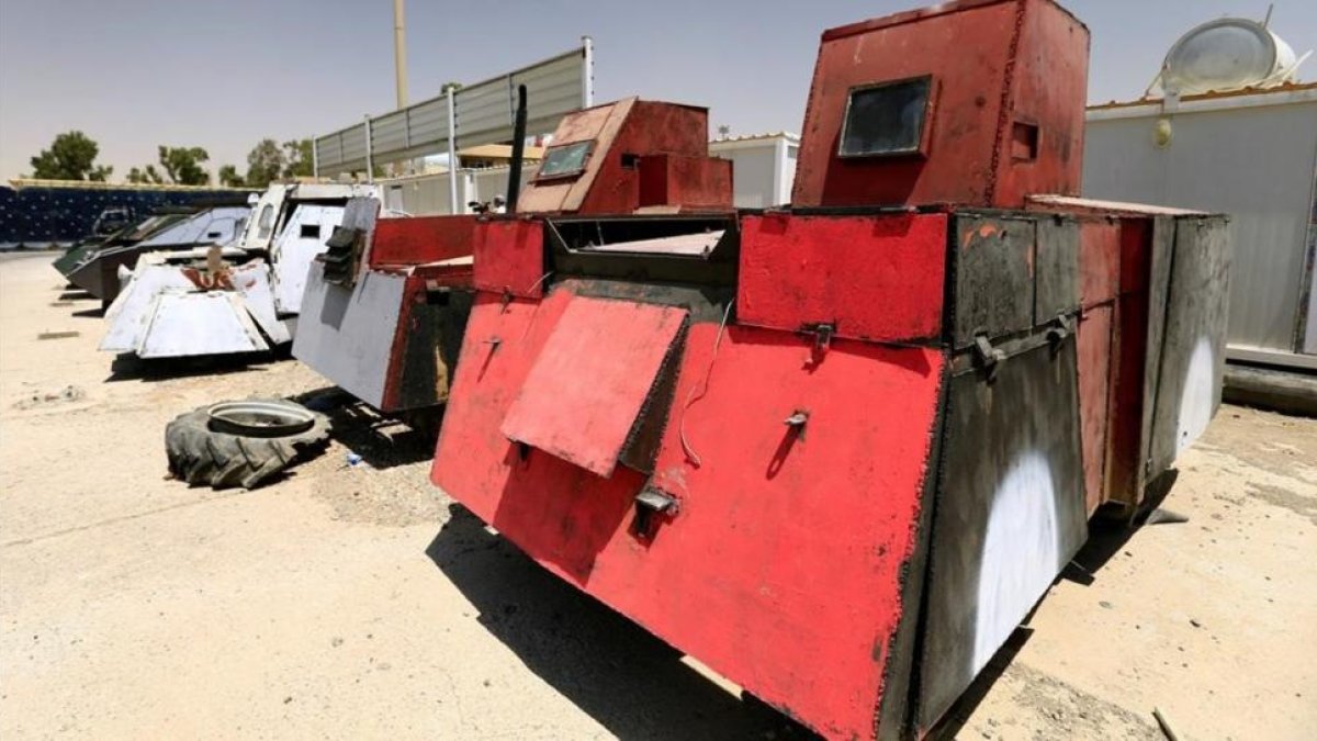 Coche transformado por los mecánicos del Estado Islámico.-THAIER AL-SUDANI / REUTERS