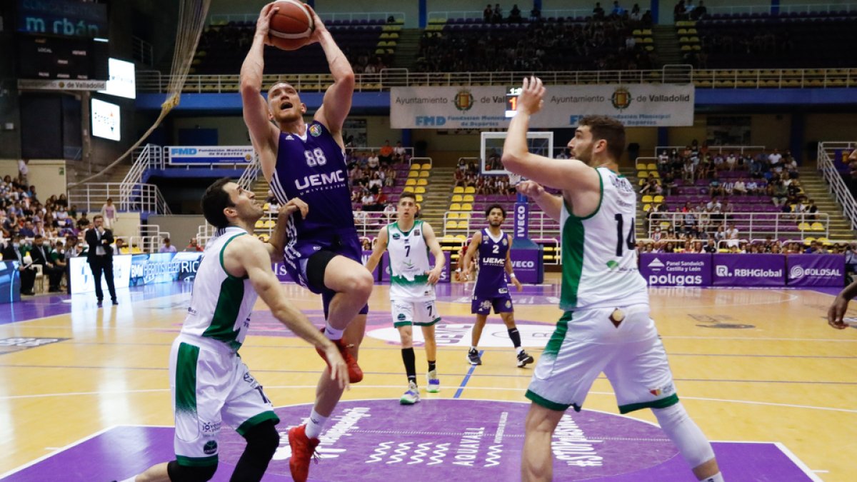 UEMC Real Valladolid Baloncesto - Cáceres. / J. M. LOSTAU