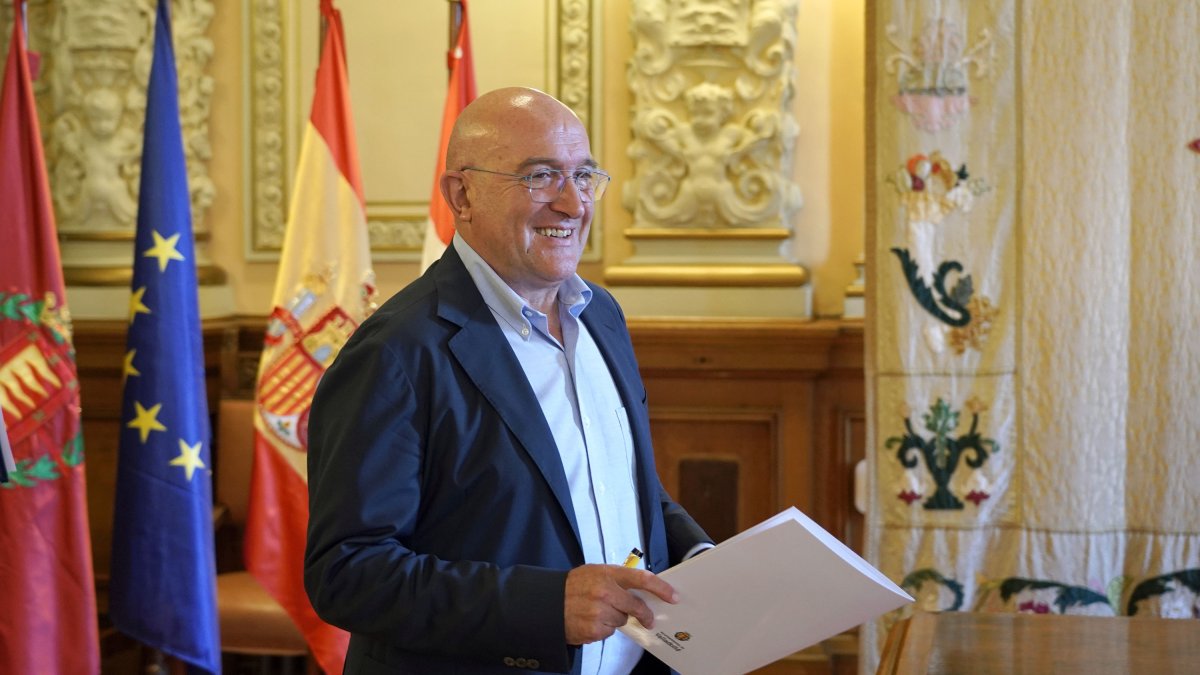 El alcalde de Valladolid, Jesús Julio Carnero.- ICAL
