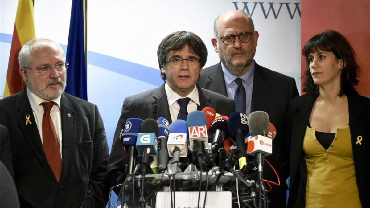 Comparecencia de Carles Puigdemont para valorar el resultado electoral desde Bruselas.-JOHN THYS (AFP)