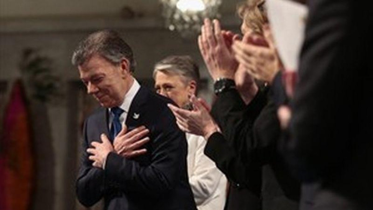 Entrega del Premio Nobel de la Paz al presidente de Colombia, Juan Manuel Santos, en la edición del año 2016.-AP / HAAKON MOSVOLD LARSEN