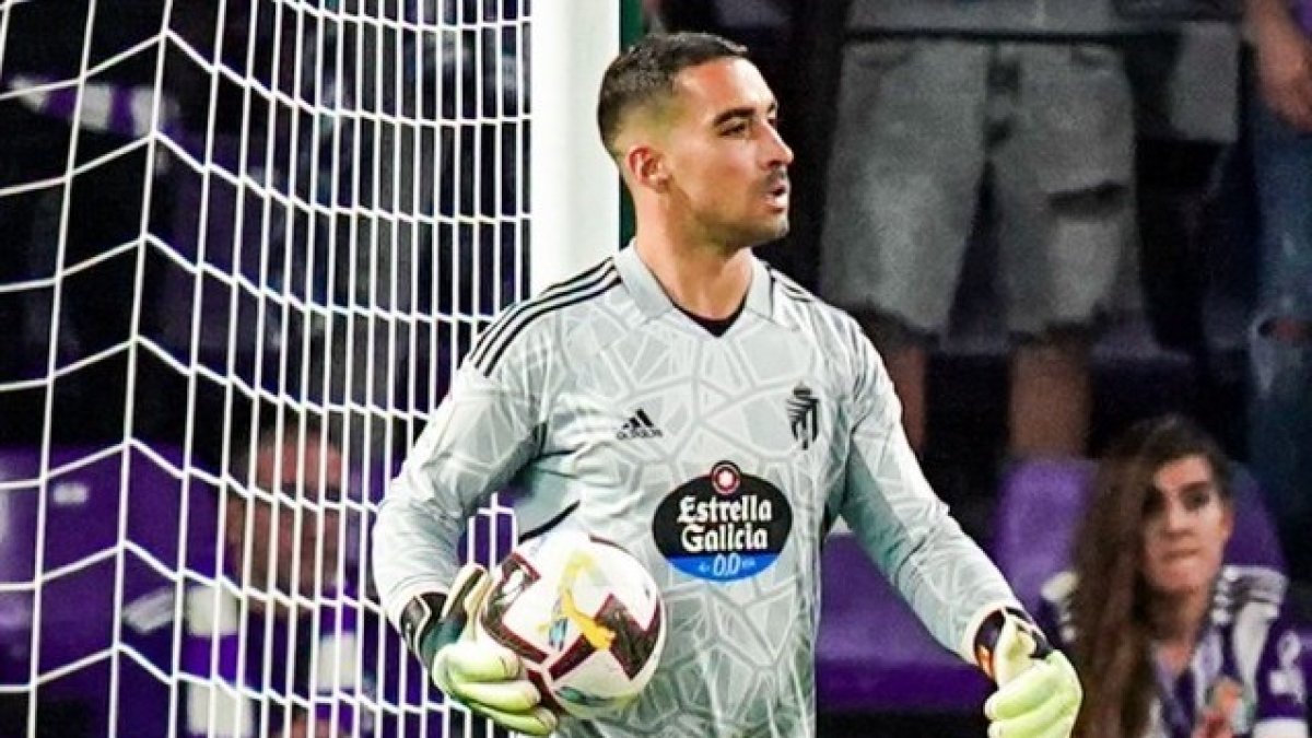 Asenjo durante el partido ante el Cádiz en Zorrilla. / RV. / I. SOLA