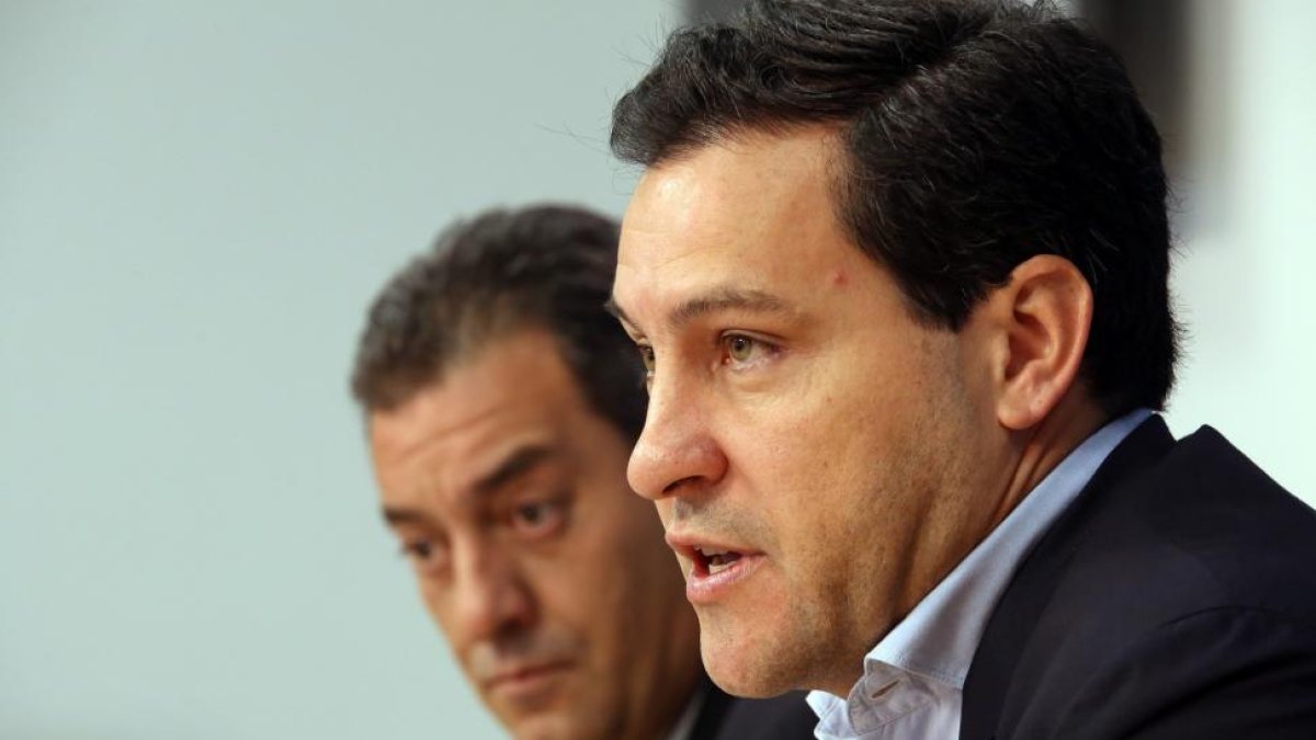 Raúl de la Hoz, y el procurador Salvador Cruz.-ICAL