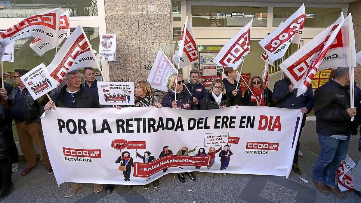 Trabajadores de Dia en la manifestación de la semana pasada.-ICAL
