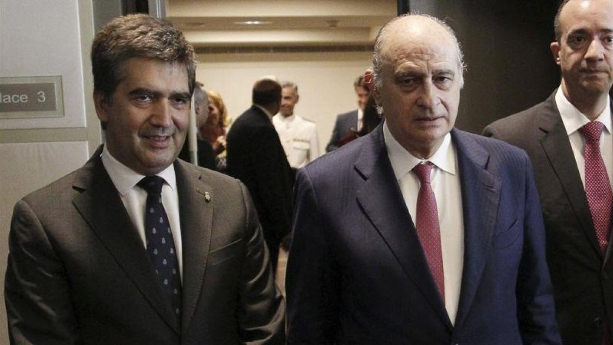 Ignacio Cosidó y Jorge Fernández Díaz, en una imagen de archivo.-PACO CAMPOS (EFE)