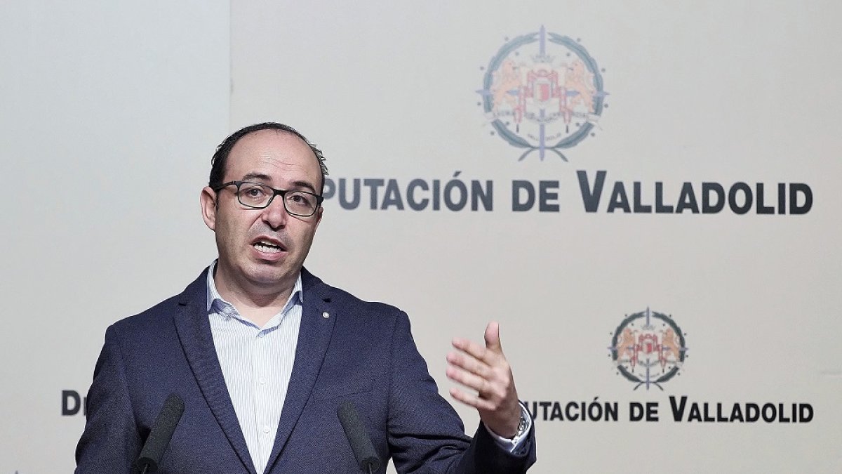 El vicepresidente y diputado de Hacienda, Víctor Alonso, en la presentación del programa piloto, ayer. EL MUNDO