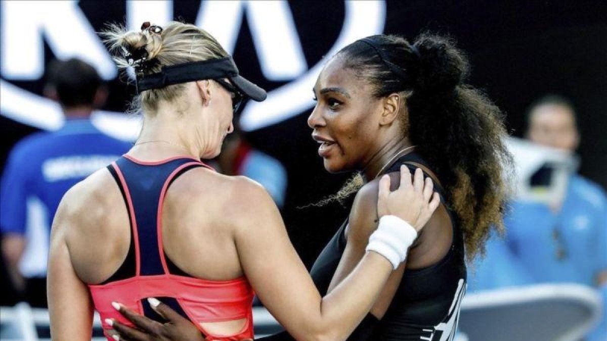 Serena conversa con Lucic-Baroni tras superarla en semifinales-MADE NAGI / EFE