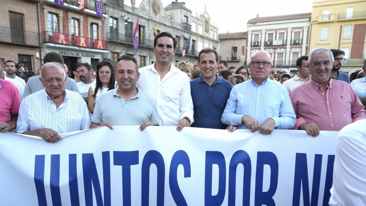 Miembros del PP de Valladolid en la manifestación por el Hospital de Medina del Campo.