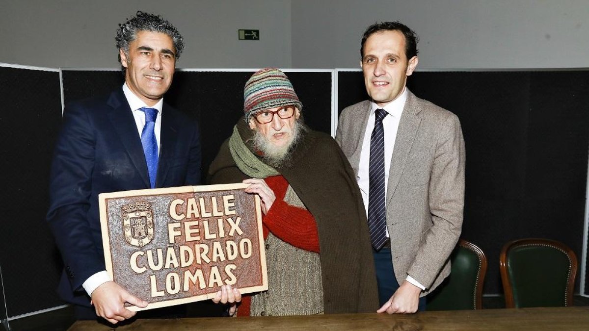 Félix Cuadrado Lomas junto al alcalde de Simancas y el presidente de la Diputación de Valladolid en una foto del 2019
